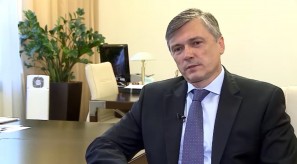 9204F9D8-1308-41A4-B326-B16EA87342B3