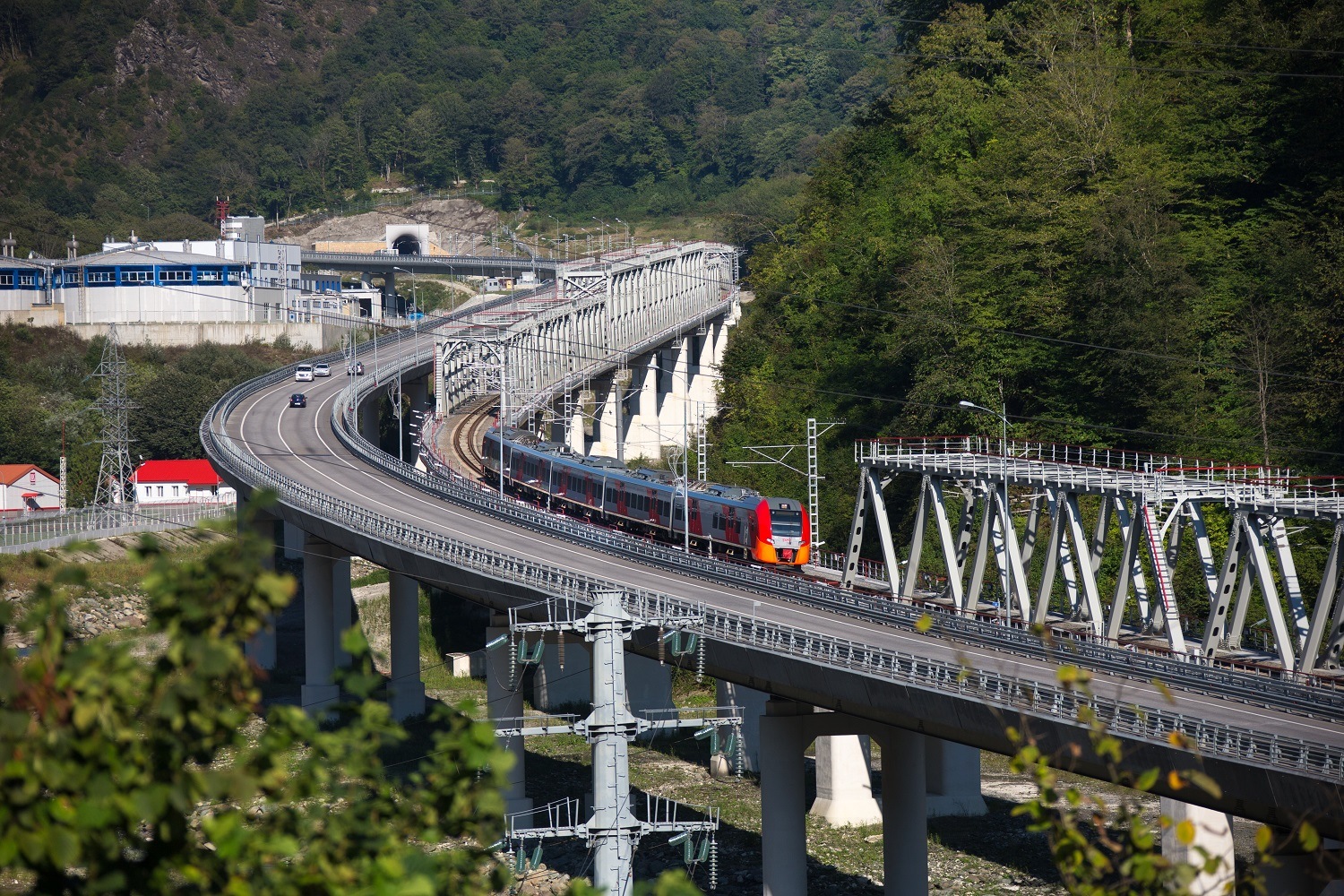 Совмещенная дорога Адлер - Красная Поляна